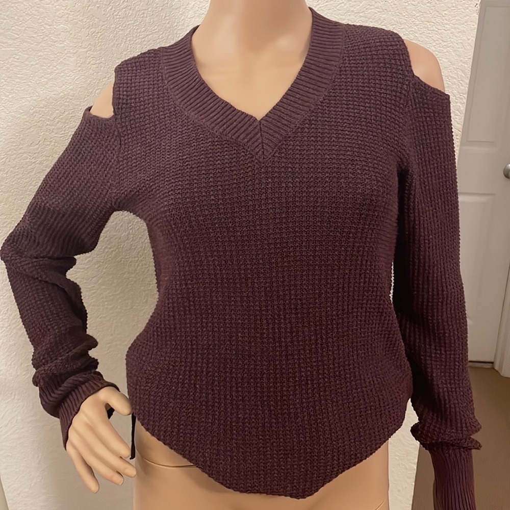 Lucy & Laurel Cutout Shoulder V-Neck High Lock Sweater